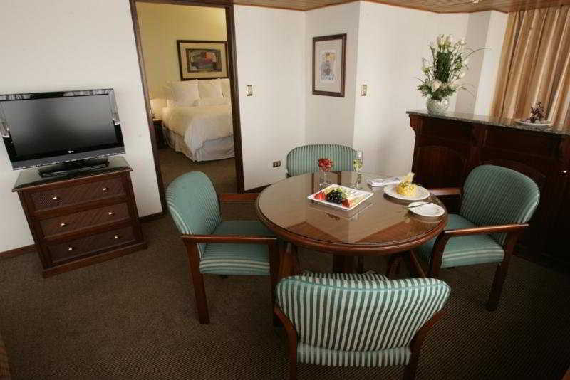 J&A Classic Hotel Lima Pokój zdjęcie A suite at the hotel
