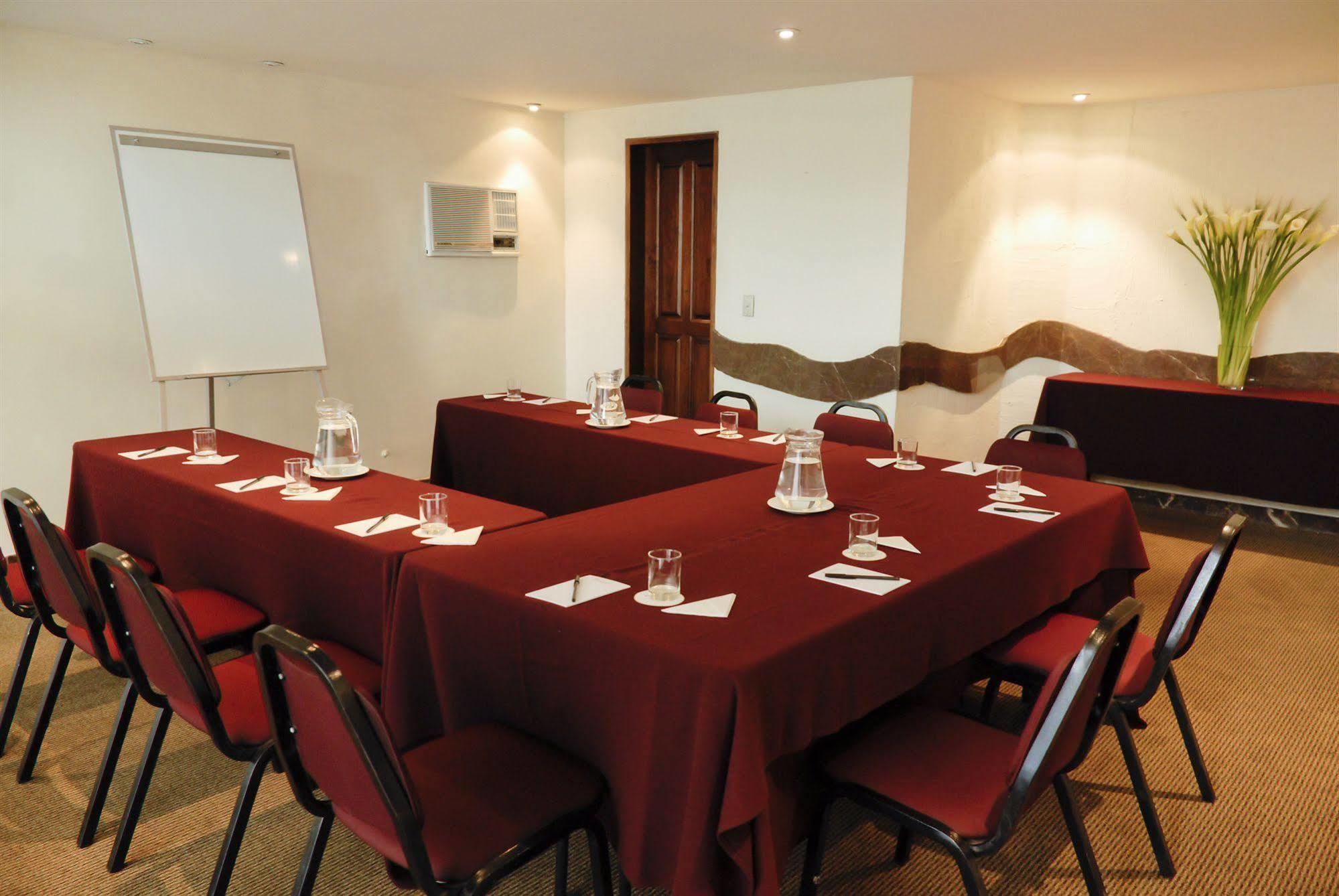 J&A Classic Hotel Lima Zewnętrze zdjęcie A meeting room at the hotel